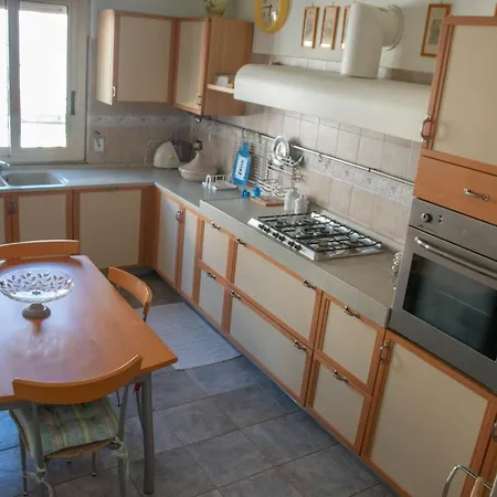 Apartment By The Sea *