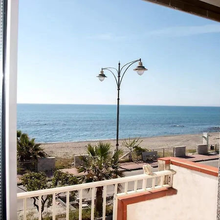 By The Sea Apartment Brancaleone Marina