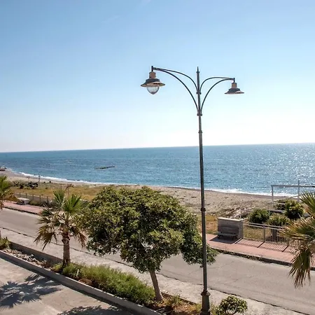 דירה By The Sea *