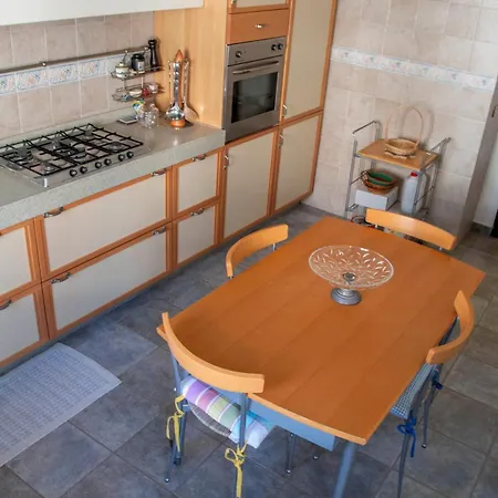 Apartment By The Sea Brancaleone Marina