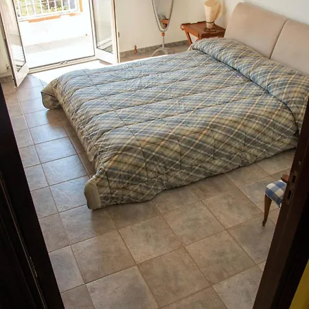 By The Sea Apartment *